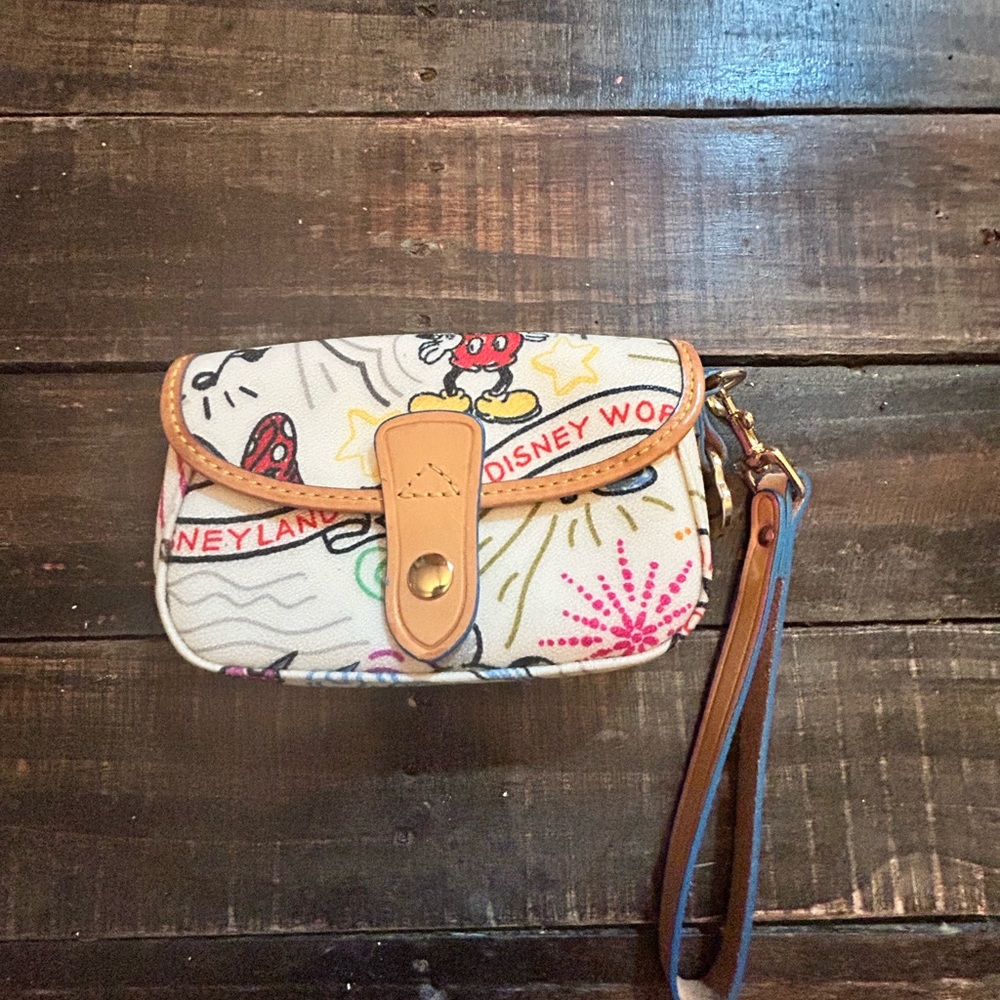 Dooney & Bourke Disney Wristlet - White and Tan